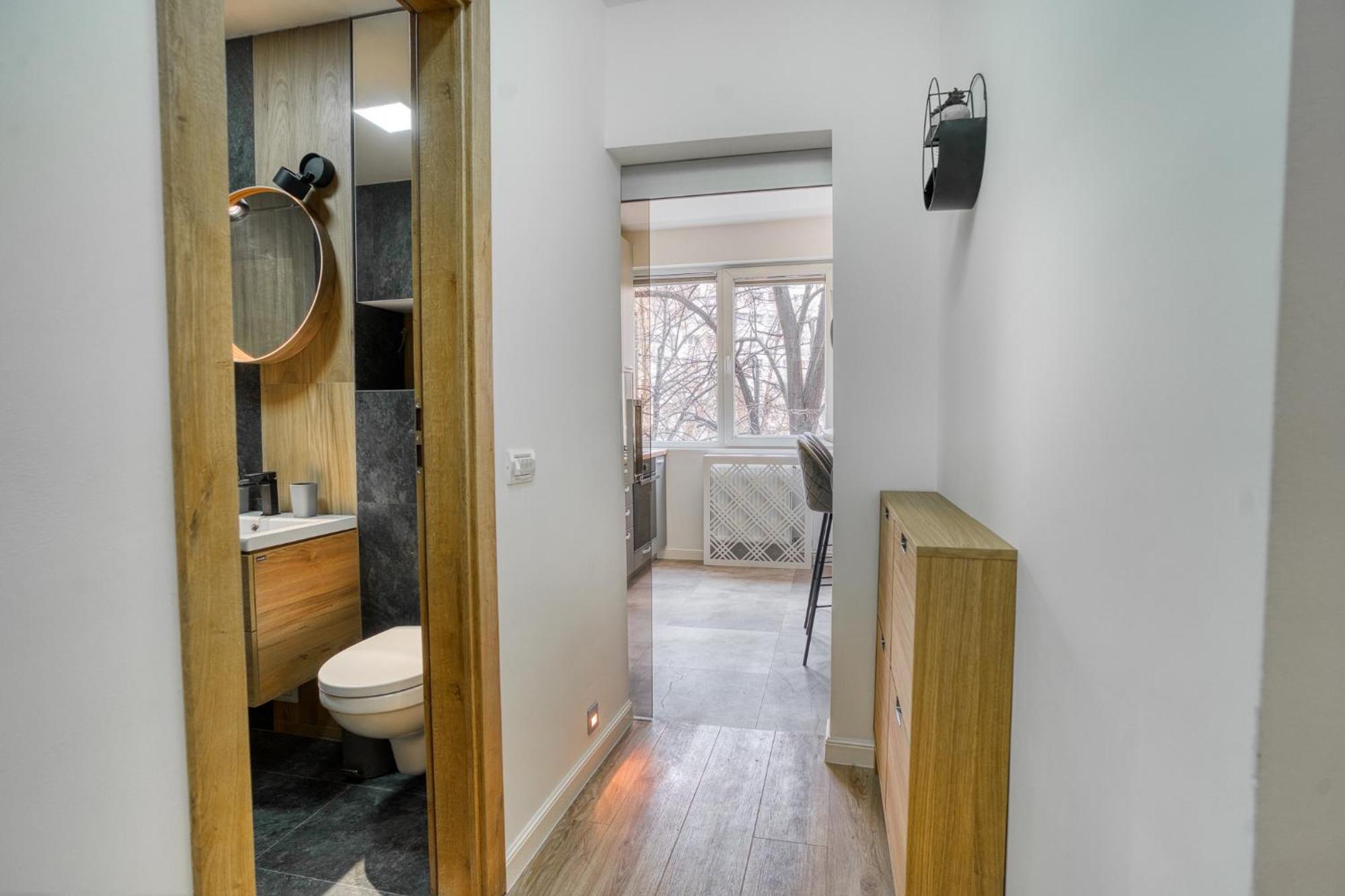 Chic Retreat: Newly Renovated 1br