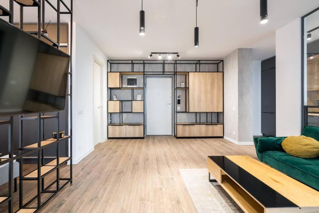 Greenwich I Double Studio With Private Parking