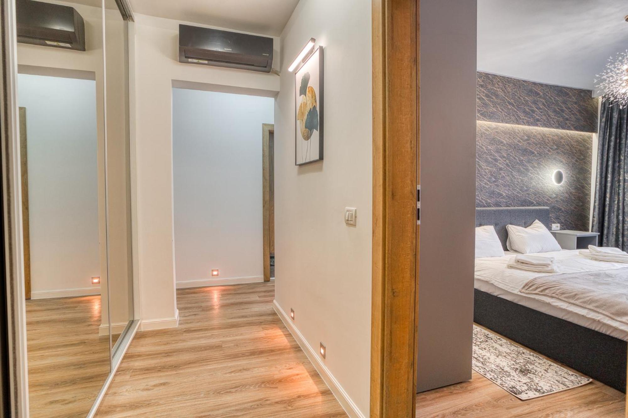 Chic Retreat: Newly Renovated 1br * Bucareste