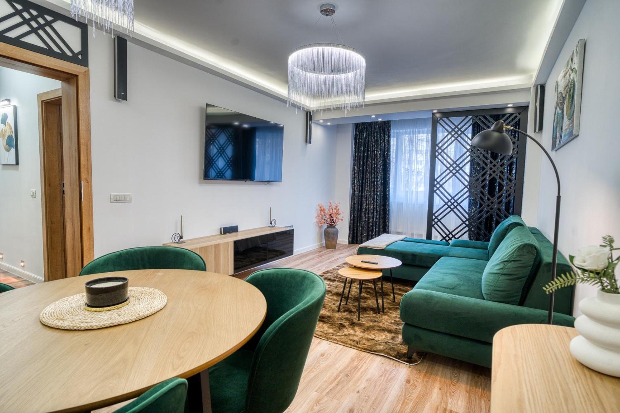 Chic Retreat: Newly Renovated 1br