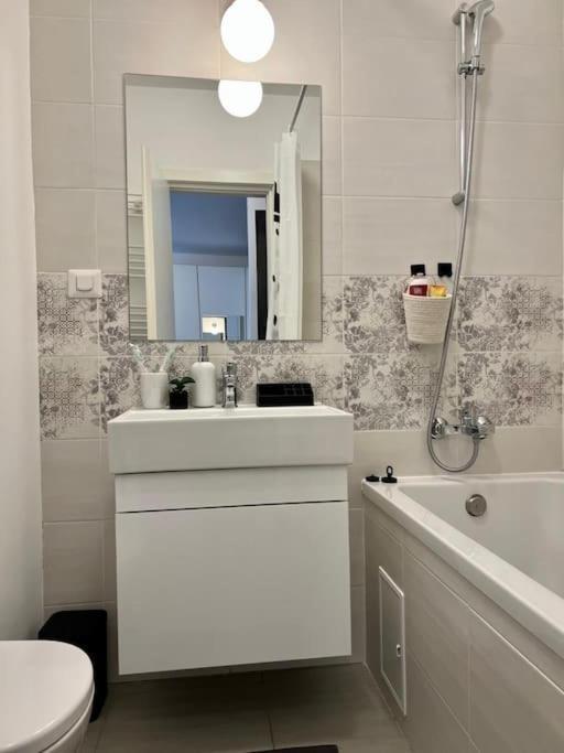 Modern Fully Equipped Studio -central- Carol Park Bucharest