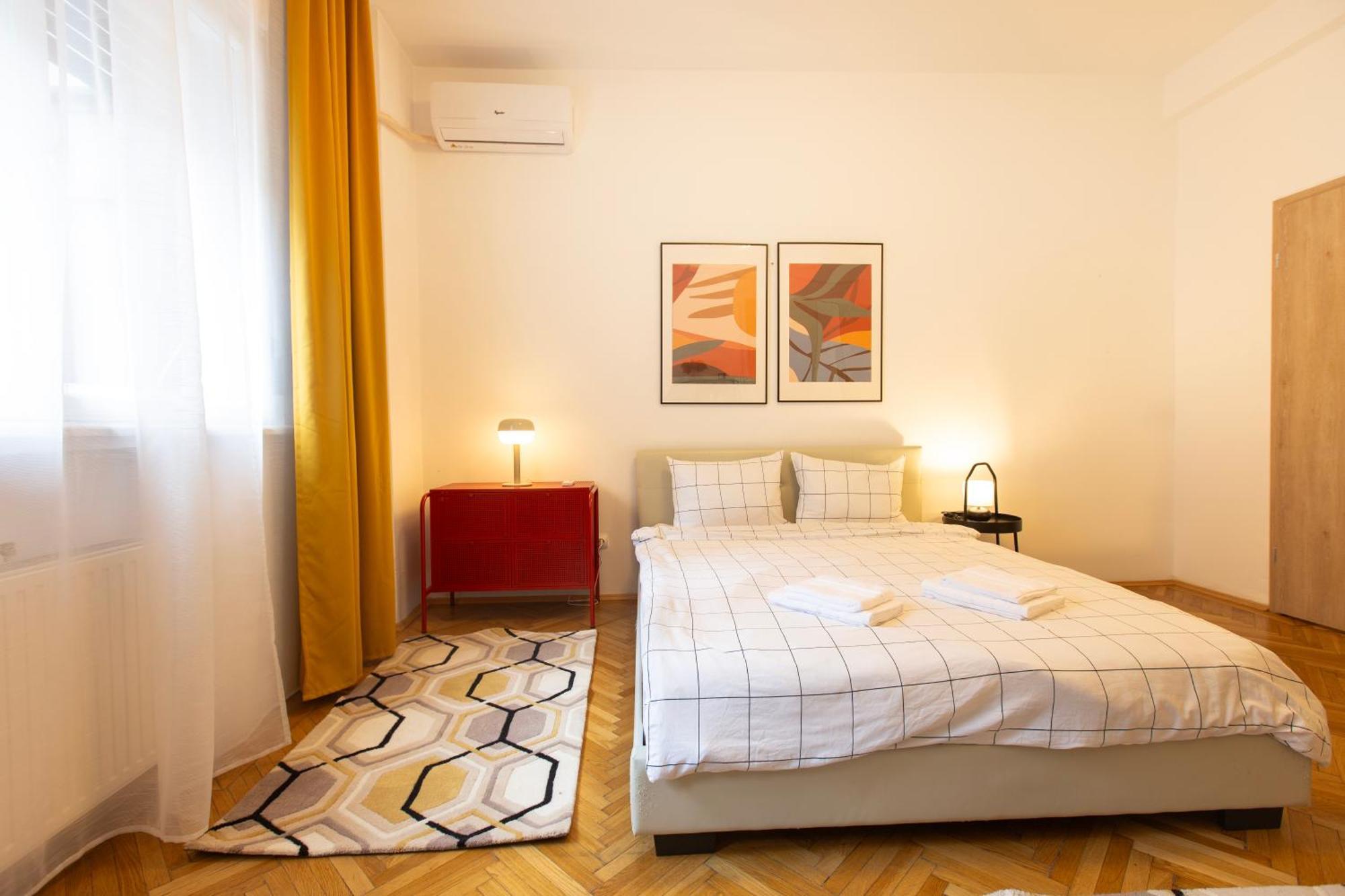Ultracentral Hong Kong 3 Bdrm *