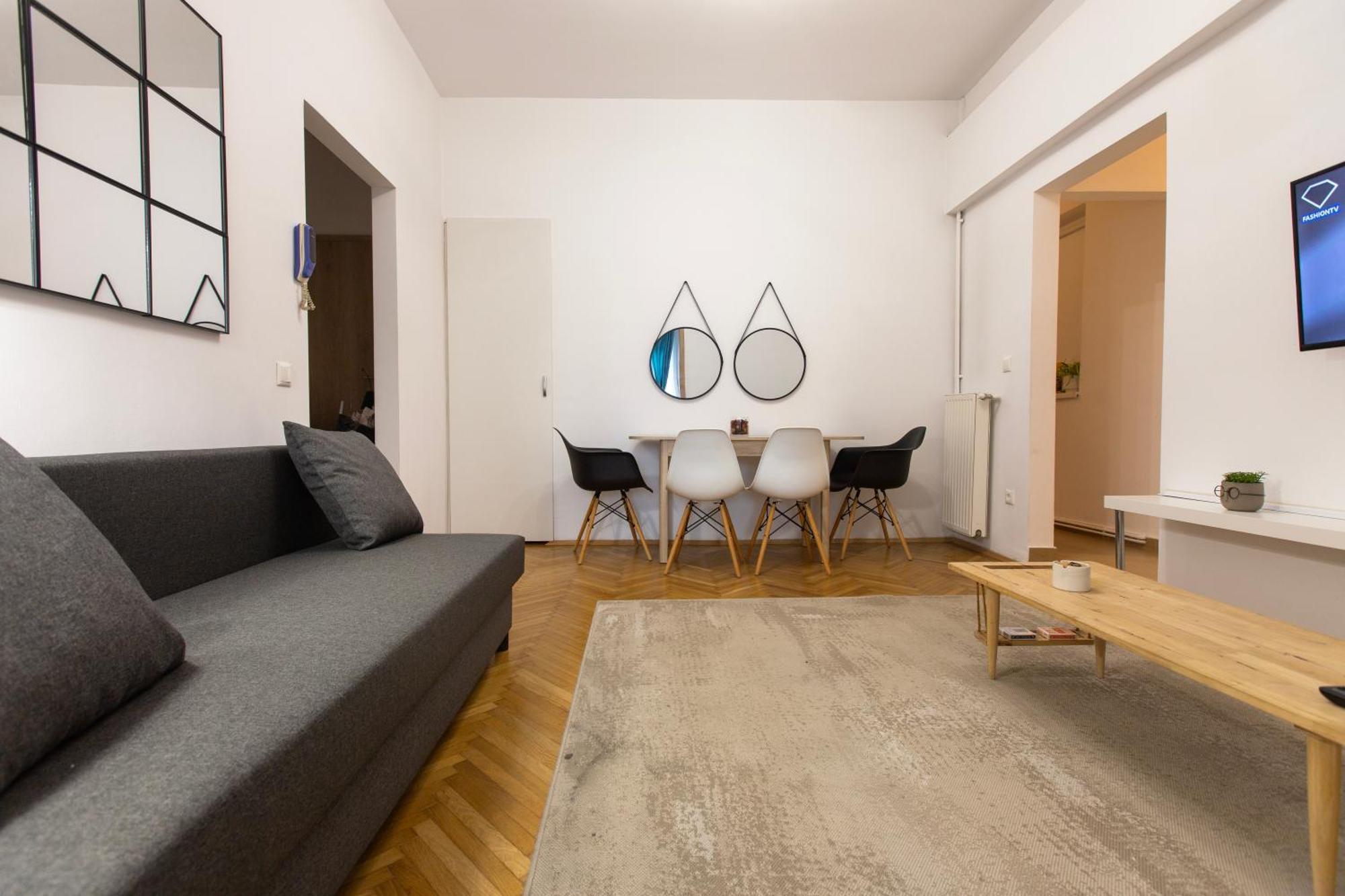Ultracentral Hong Kong 3 Bdrm *