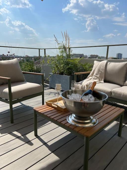 Marvelous Park View - Big Terrace - 2bdr Bucharest