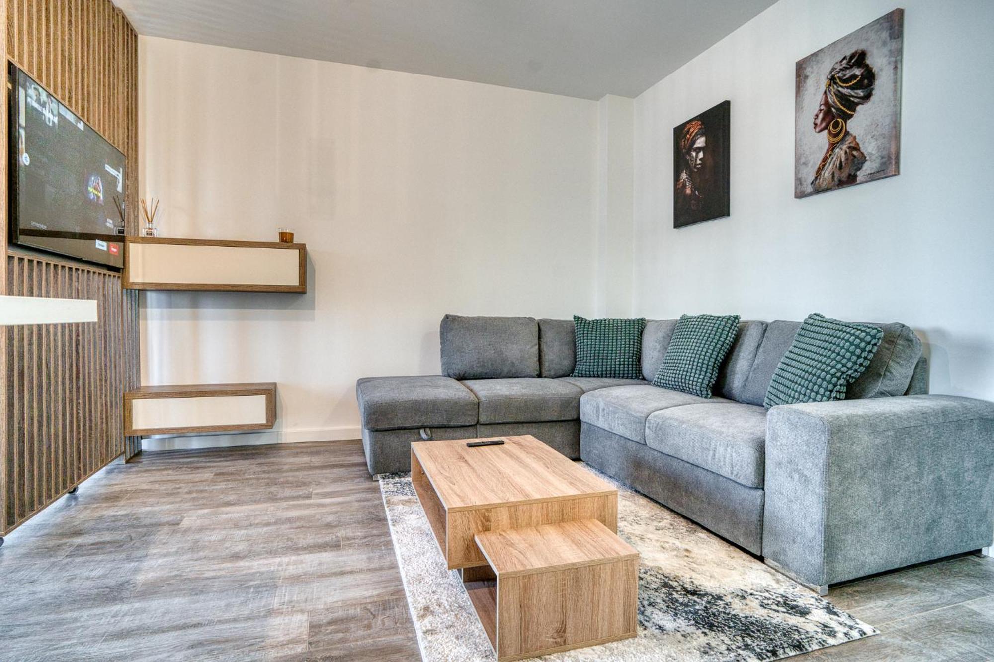 Apartment Modern 1br Parcului Hideaway