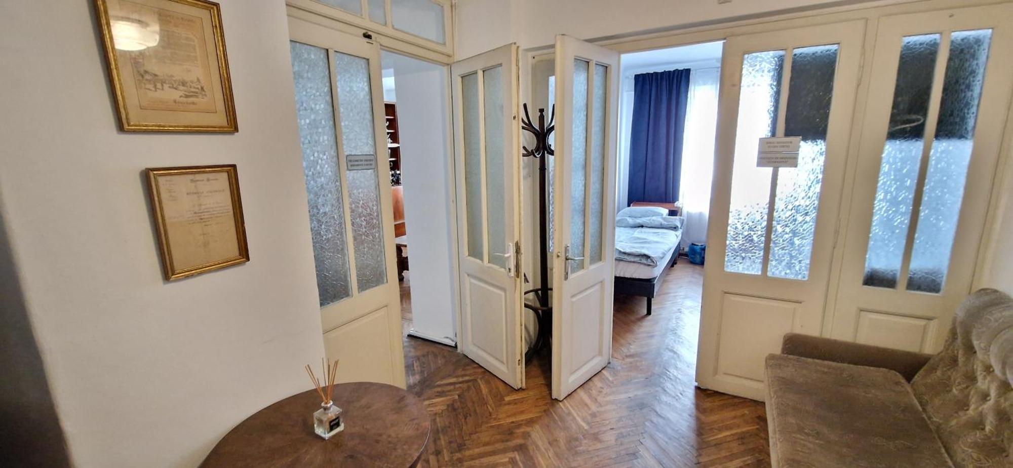 Apartment Domum - The Comunist *