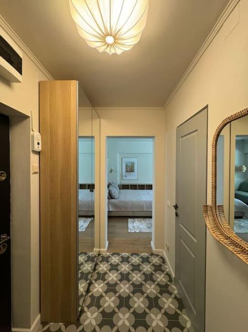 Luxury Near Square Bucareste