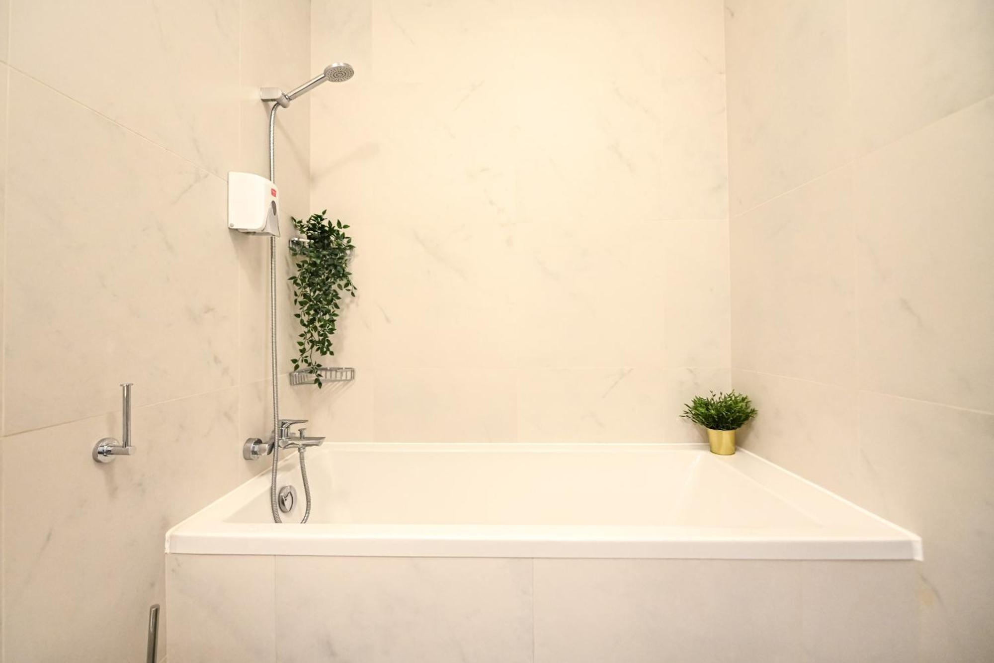 Apartment One Verdi Park Exclusive - Panoramic View & Private Parking *