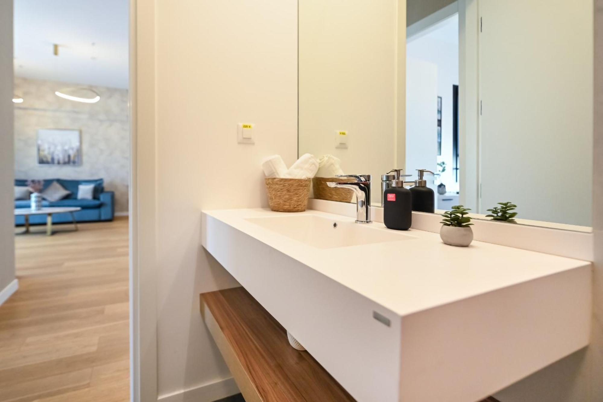 One Verdi Park Exclusive - Panoramic View & Private Parking Apartment *