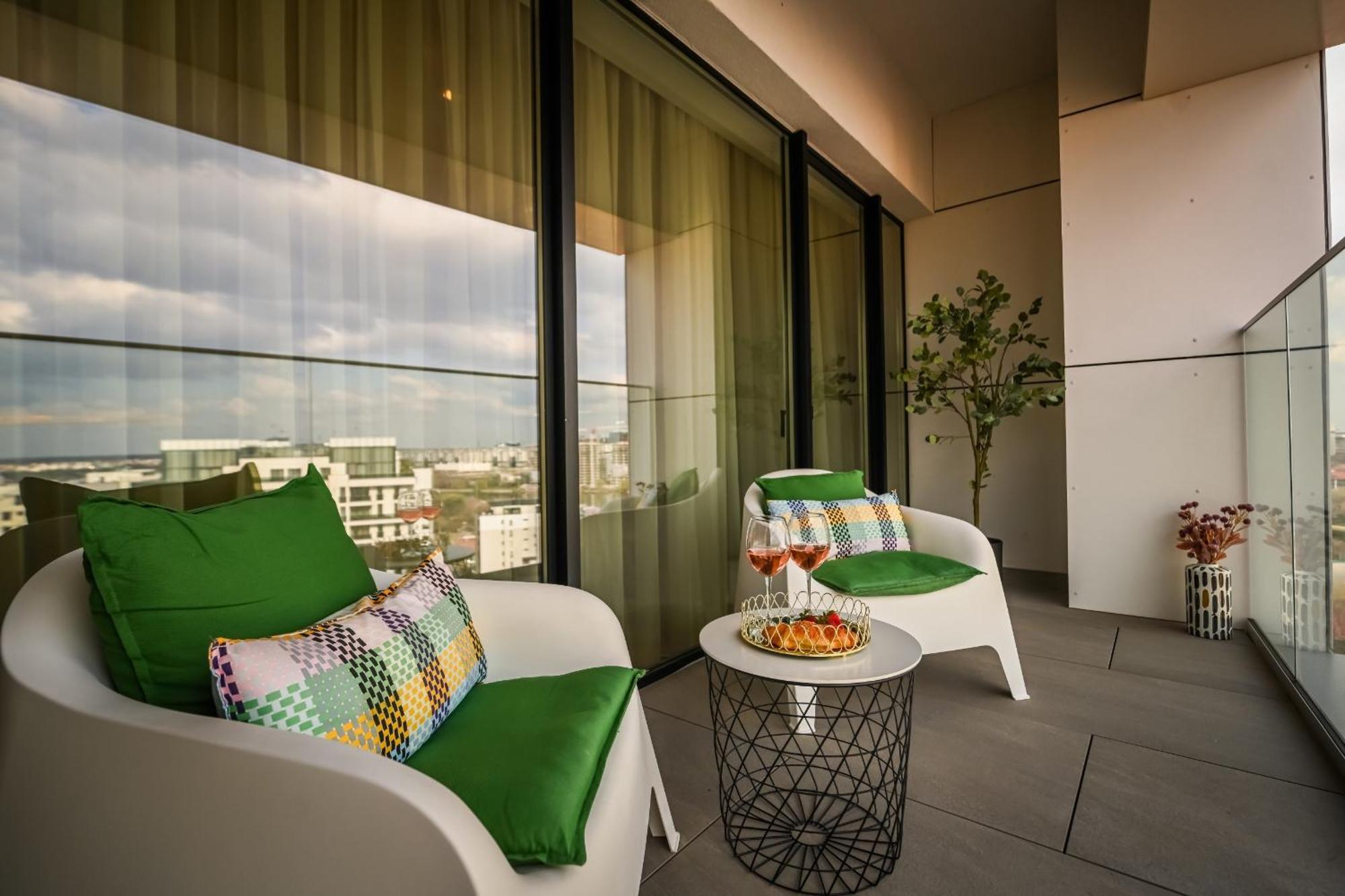One Verdi Park Exclusive - Panoramic View & Private Parking Apartment Bucharest