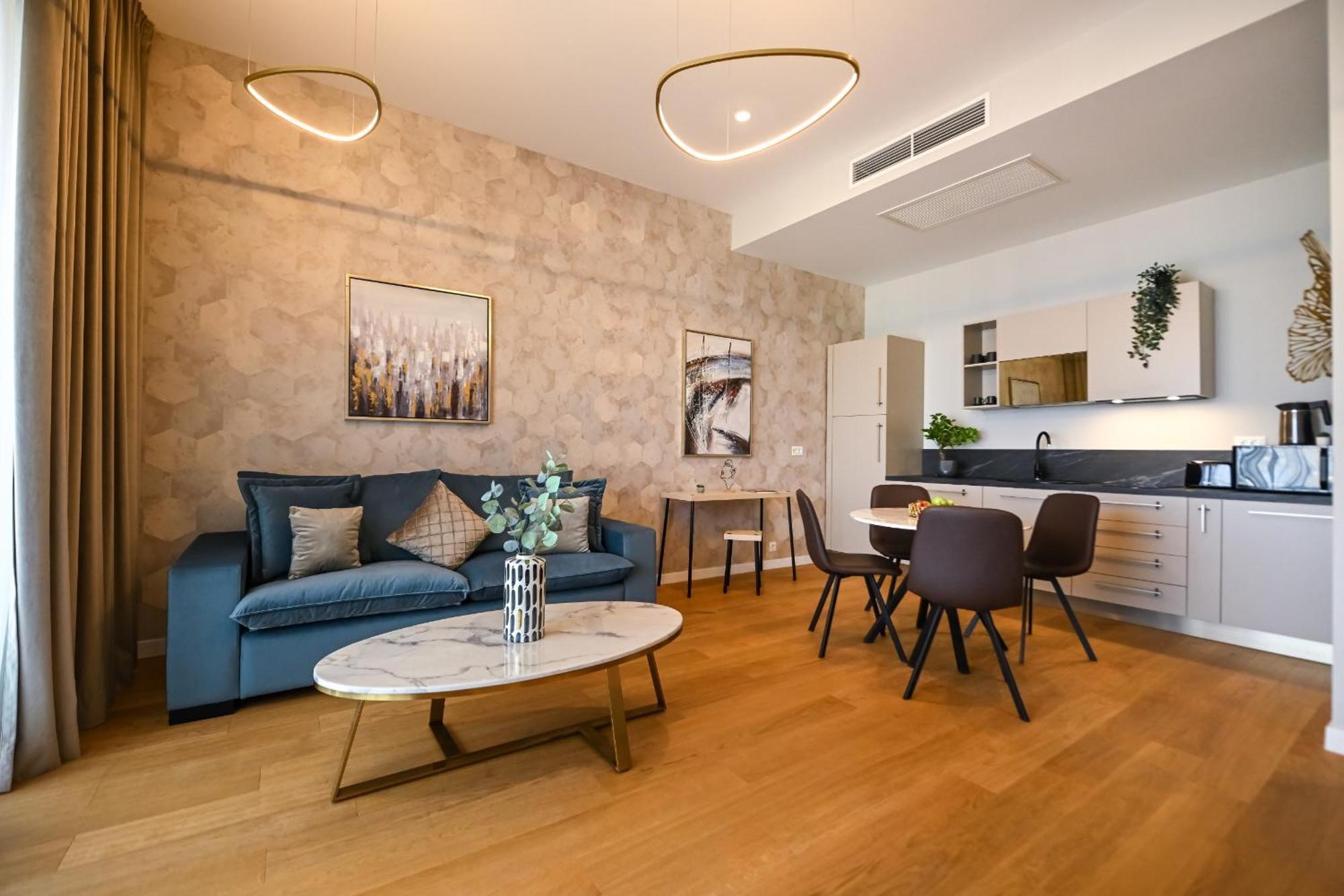 Apartment One Verdi Park Exclusive - Panoramic View & Private Parking *