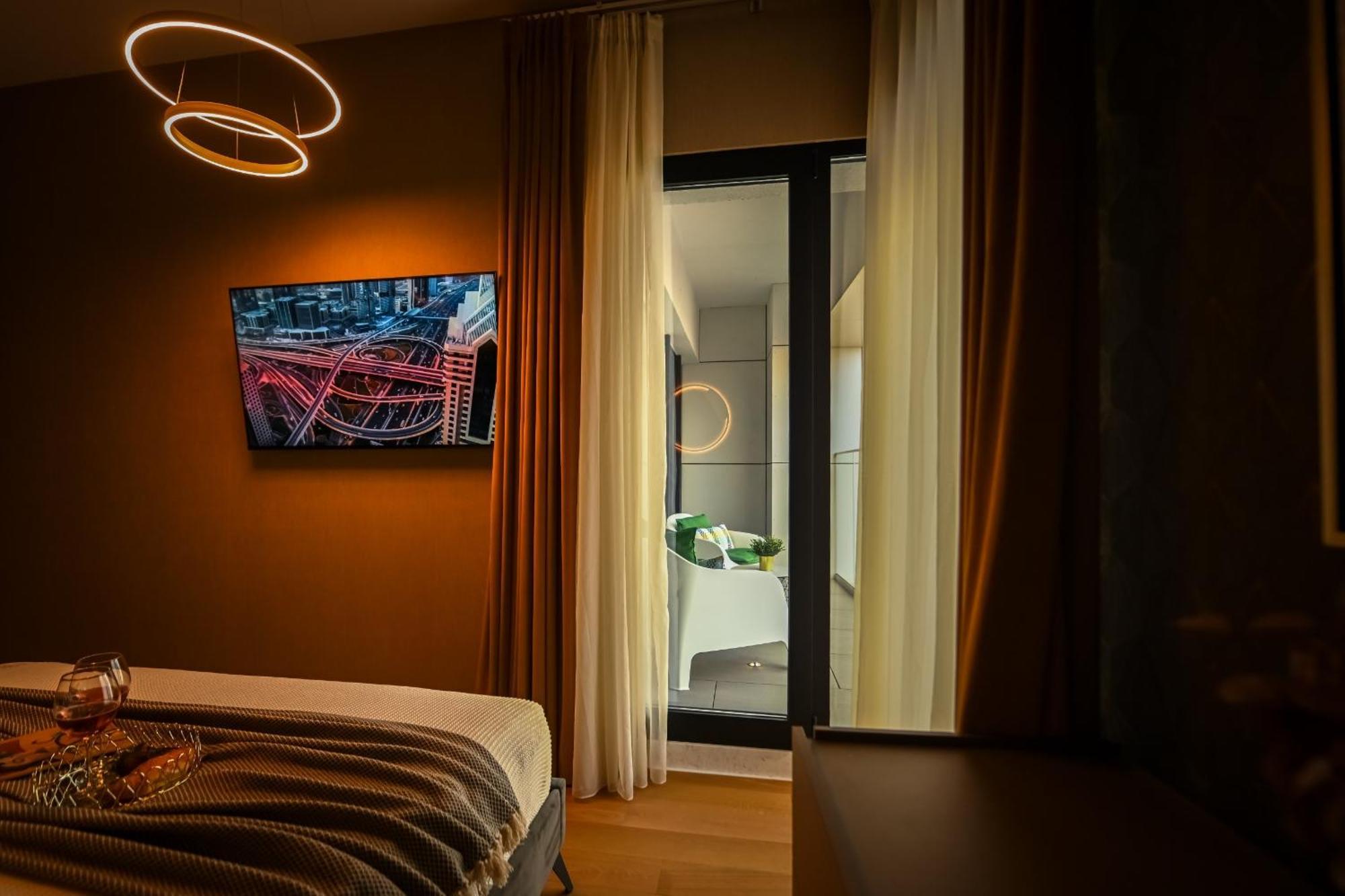Apartment One Verdi Park Exclusive - Panoramic View & Private Parking *