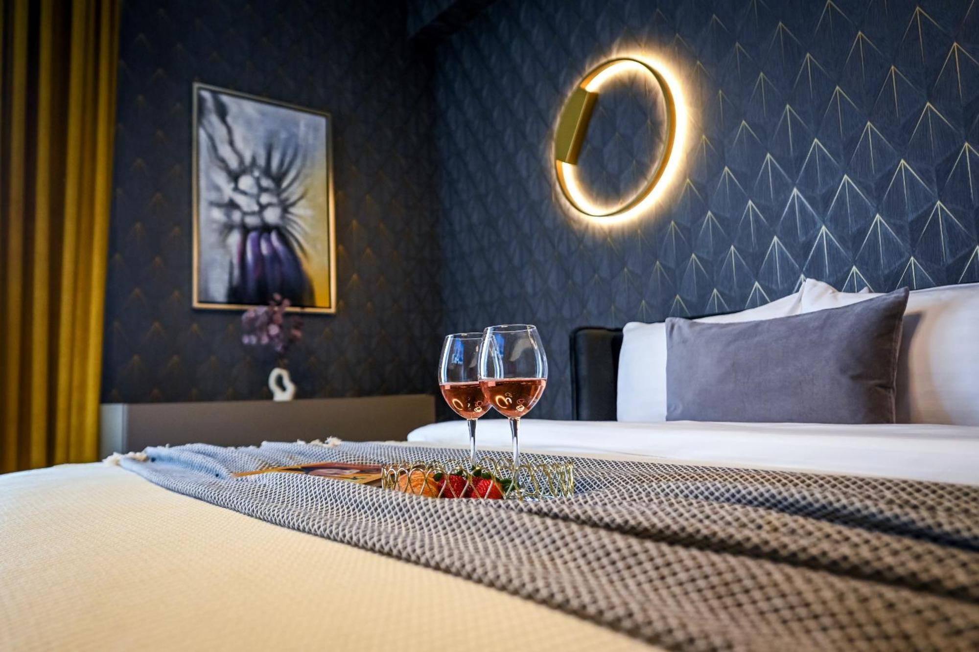 One Verdi Park Exclusive - Panoramic View & Private Parking Apartment Bucharest