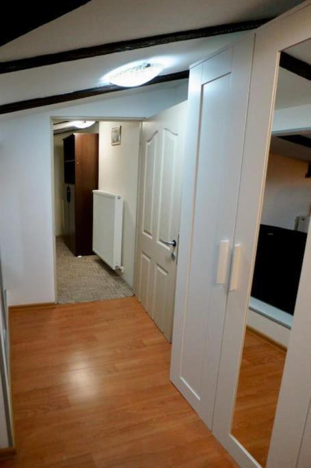 2-room Cozy Retreat Near Center