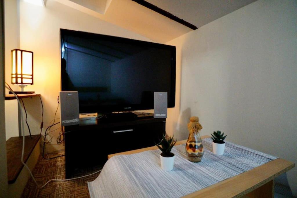 2-room Cozy Retreat Near Center Apartment