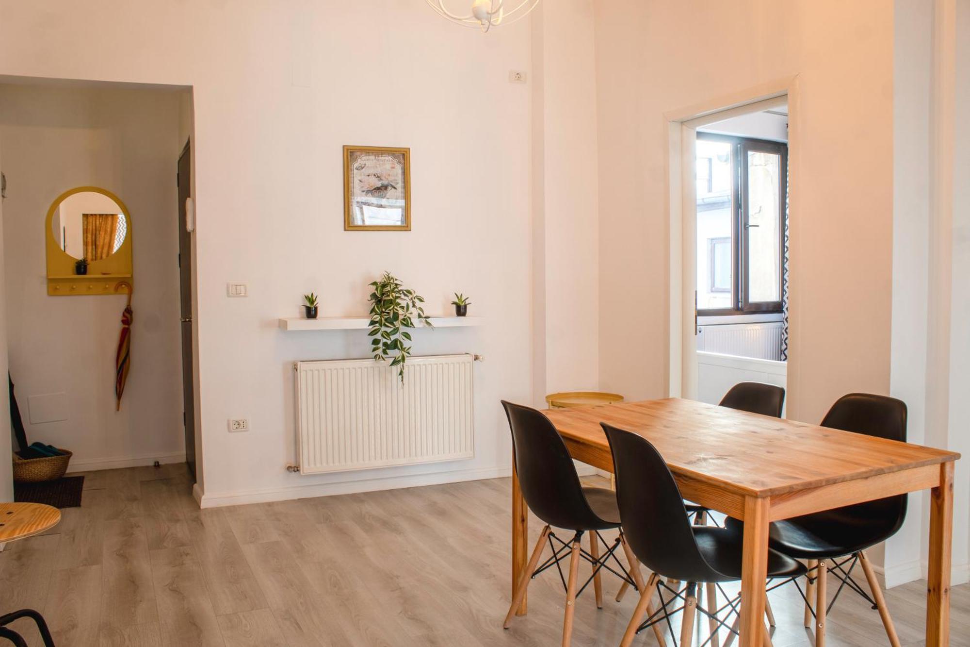 Domus Old Town Retreat Cozy & Bucharest