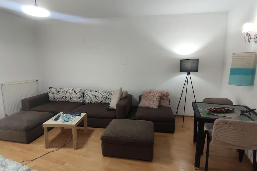 Luxury Plaza Complex Apartment Bucharest