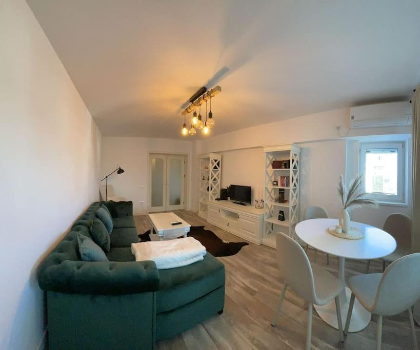 Glow - Downtown Charm Apartment *
