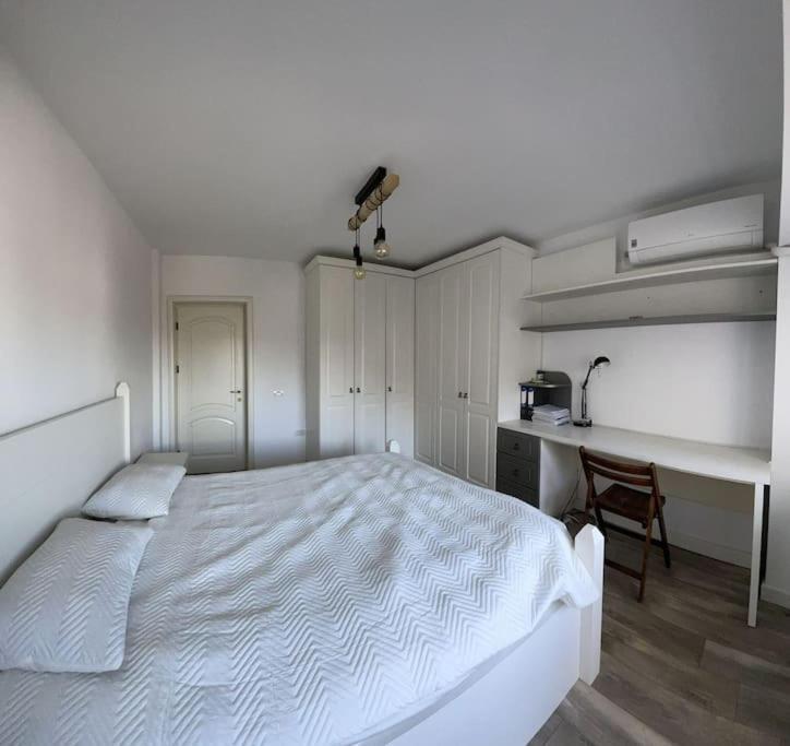 Glow - Downtown Charm Apartment Bucharest