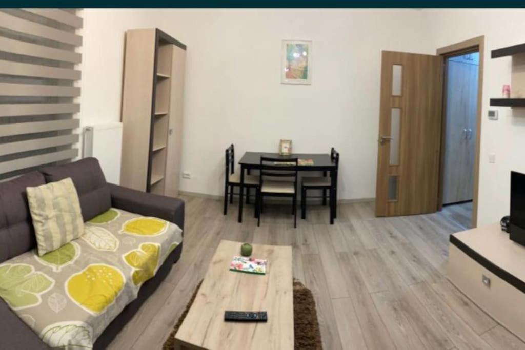Injoy Tropical 2 Bdr Apartment Bucharest
