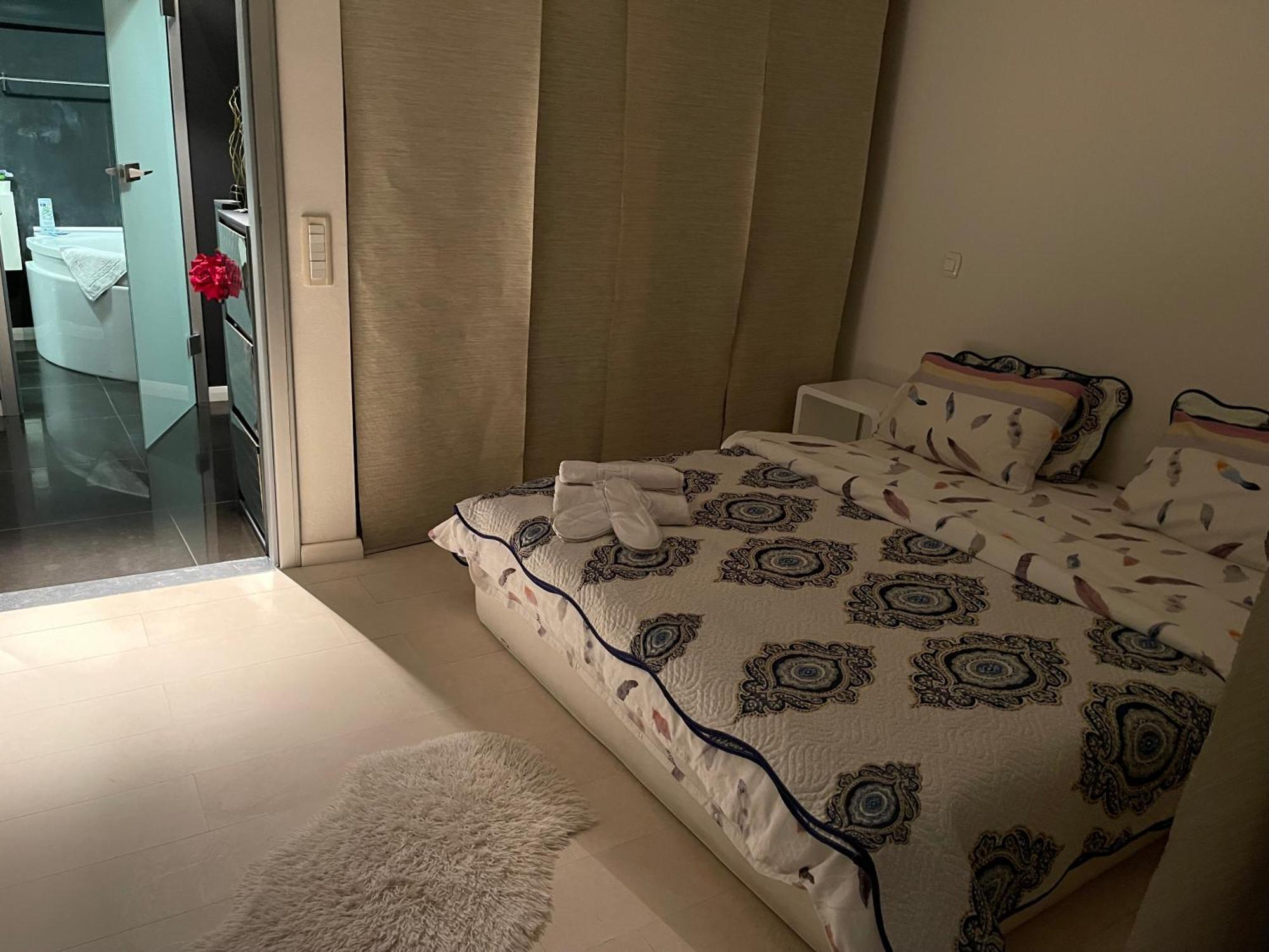 Black Nr1 Apartment Bucharest