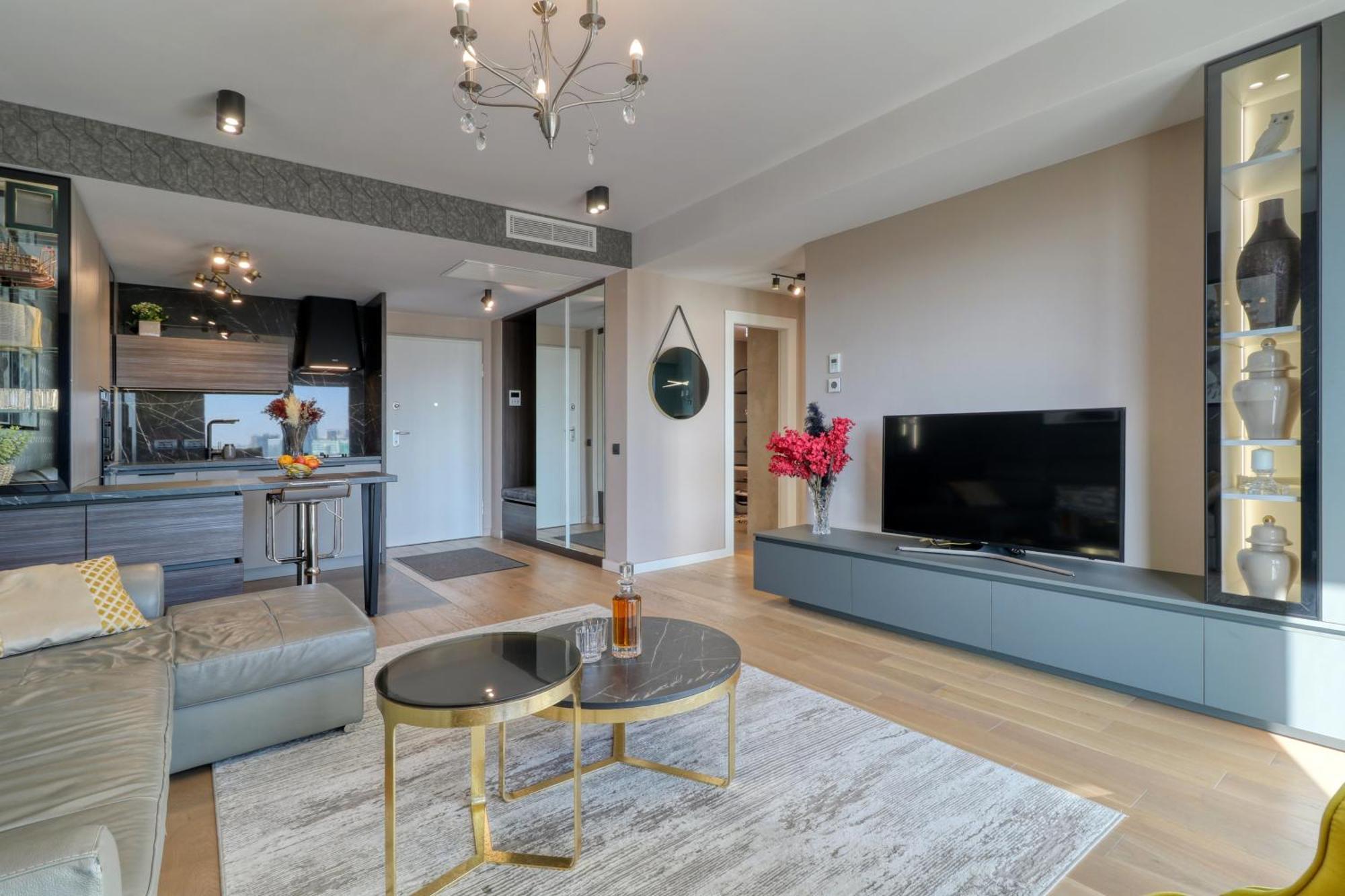 Prestige Views: Luxury Retreat Apartment