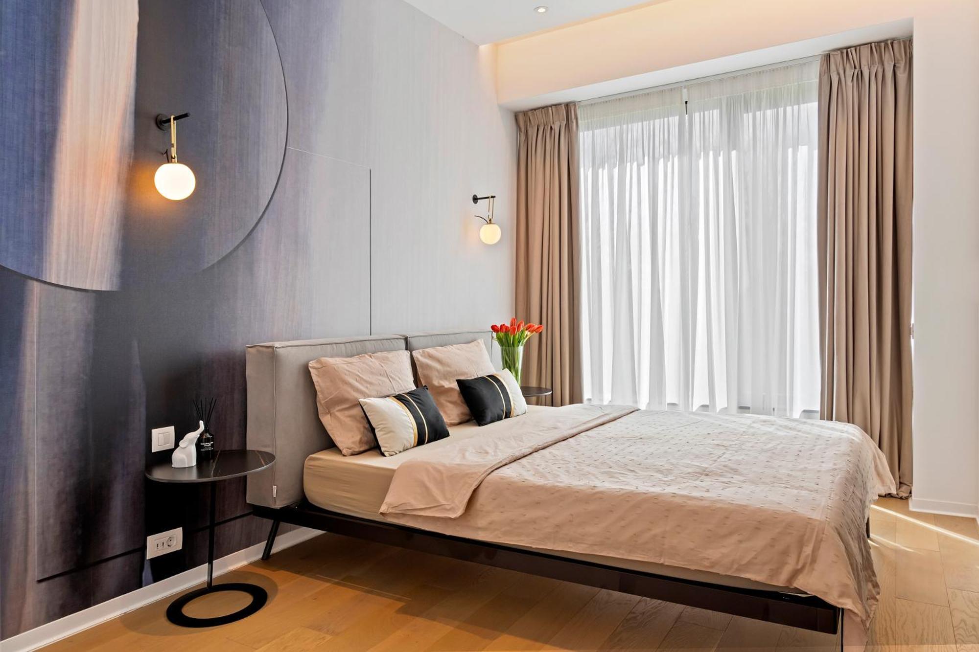 One Luxury Apartment *