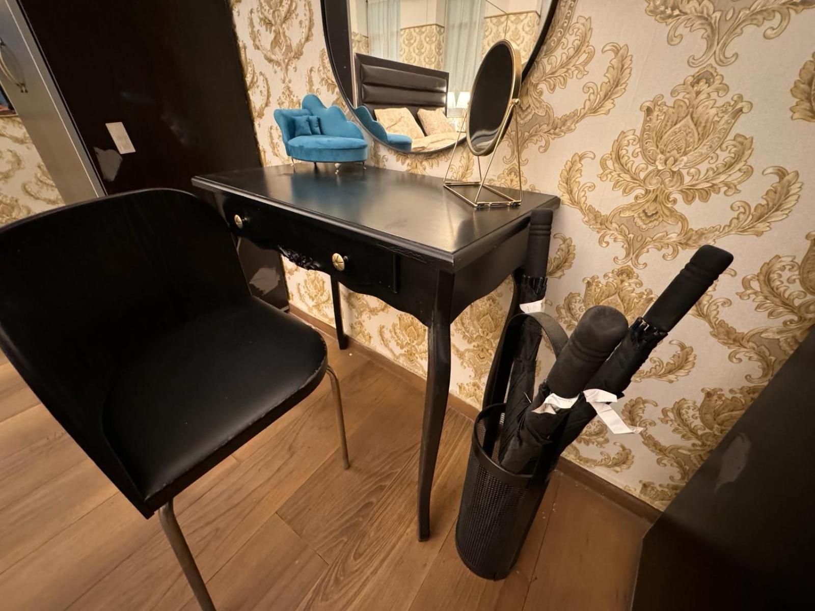 The King With Balcony View Piata Romana Apartment Bucharest