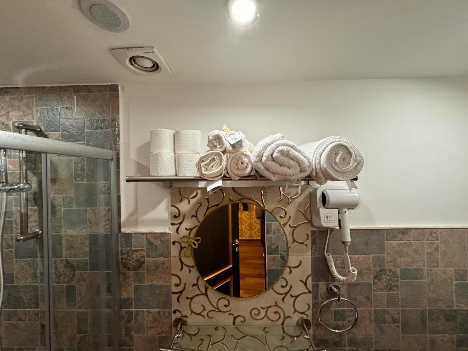 Apartament The King With Balcony View Piata Romana Bucureşti