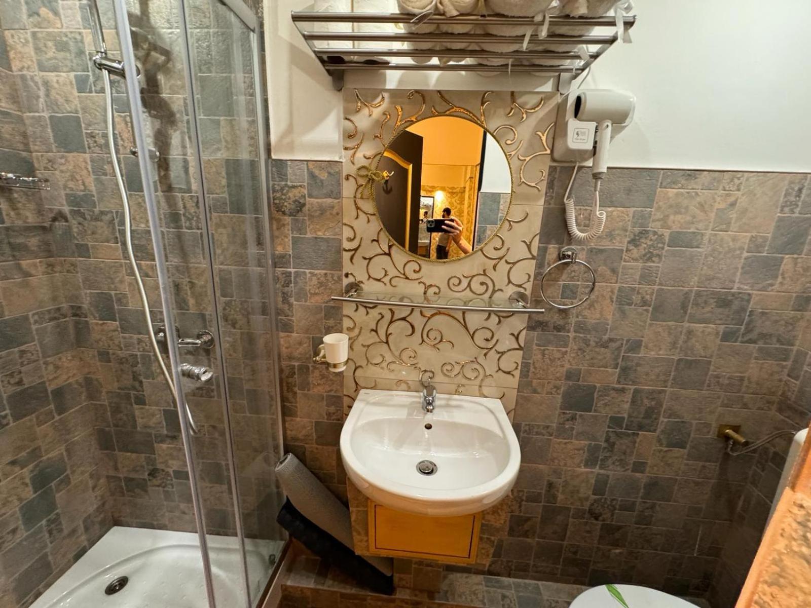 The King With Balcony View Piata Romana Apartament Bucureşti
