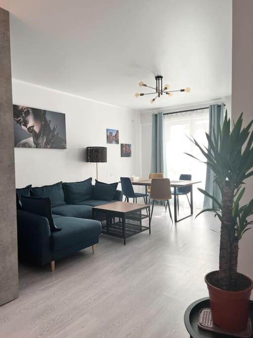 Central, Spacius Apartment.