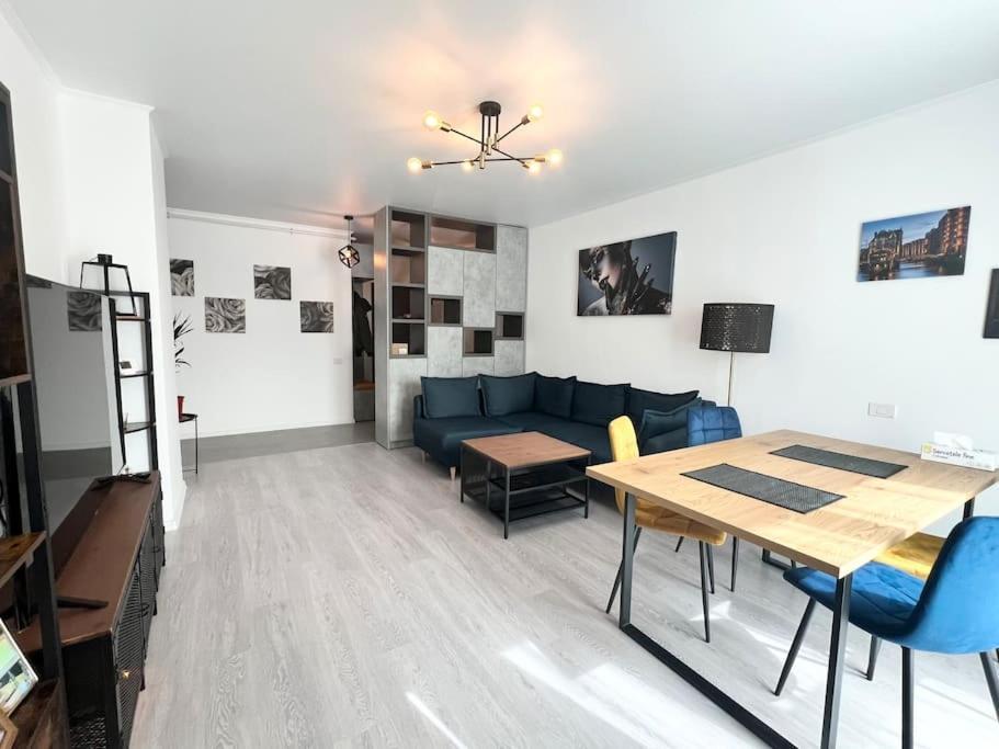 Central, Spacius Apartment. * Bucureşti