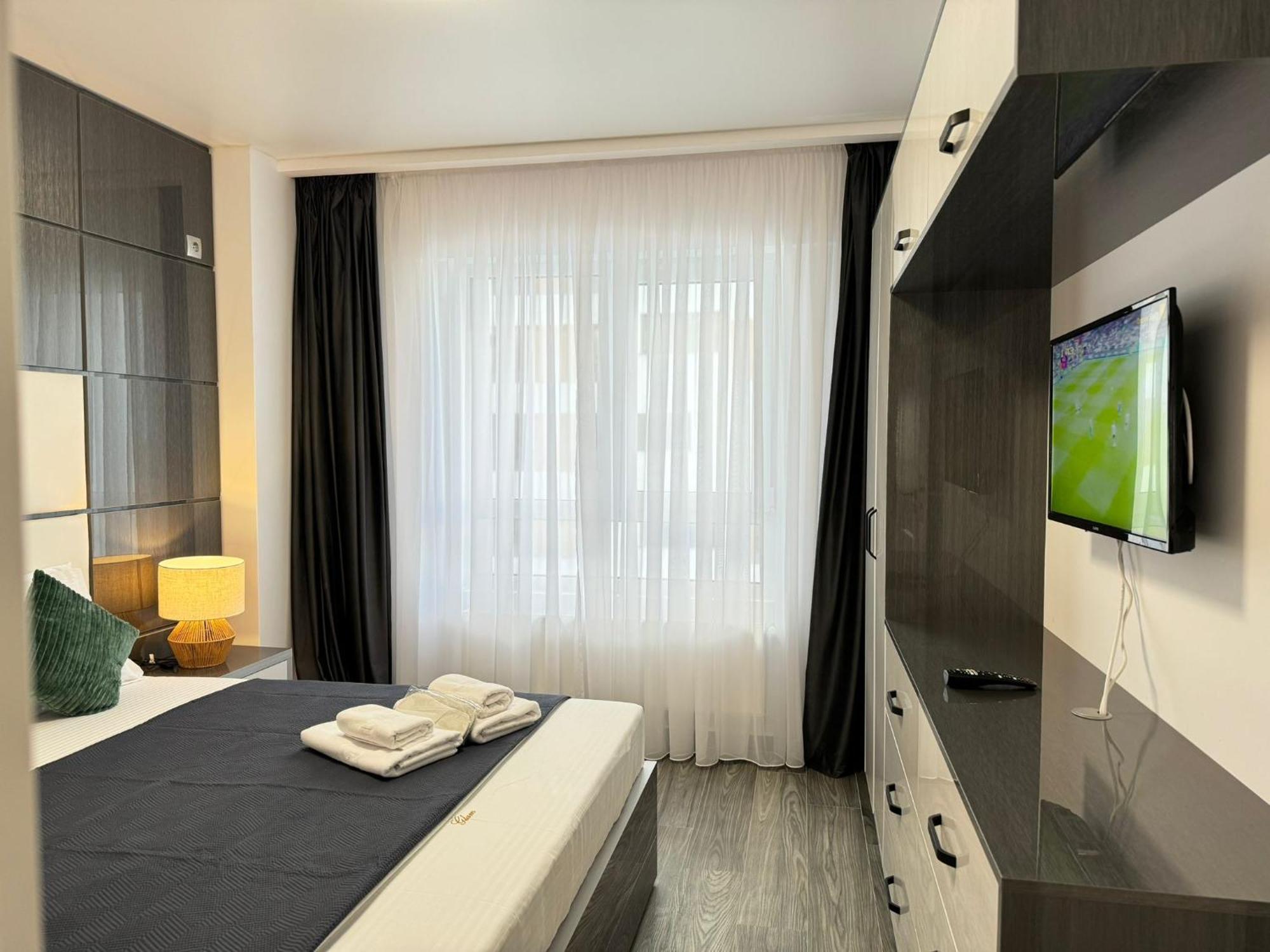 Luxury Glam Adress With Parking Apartment Bucharest