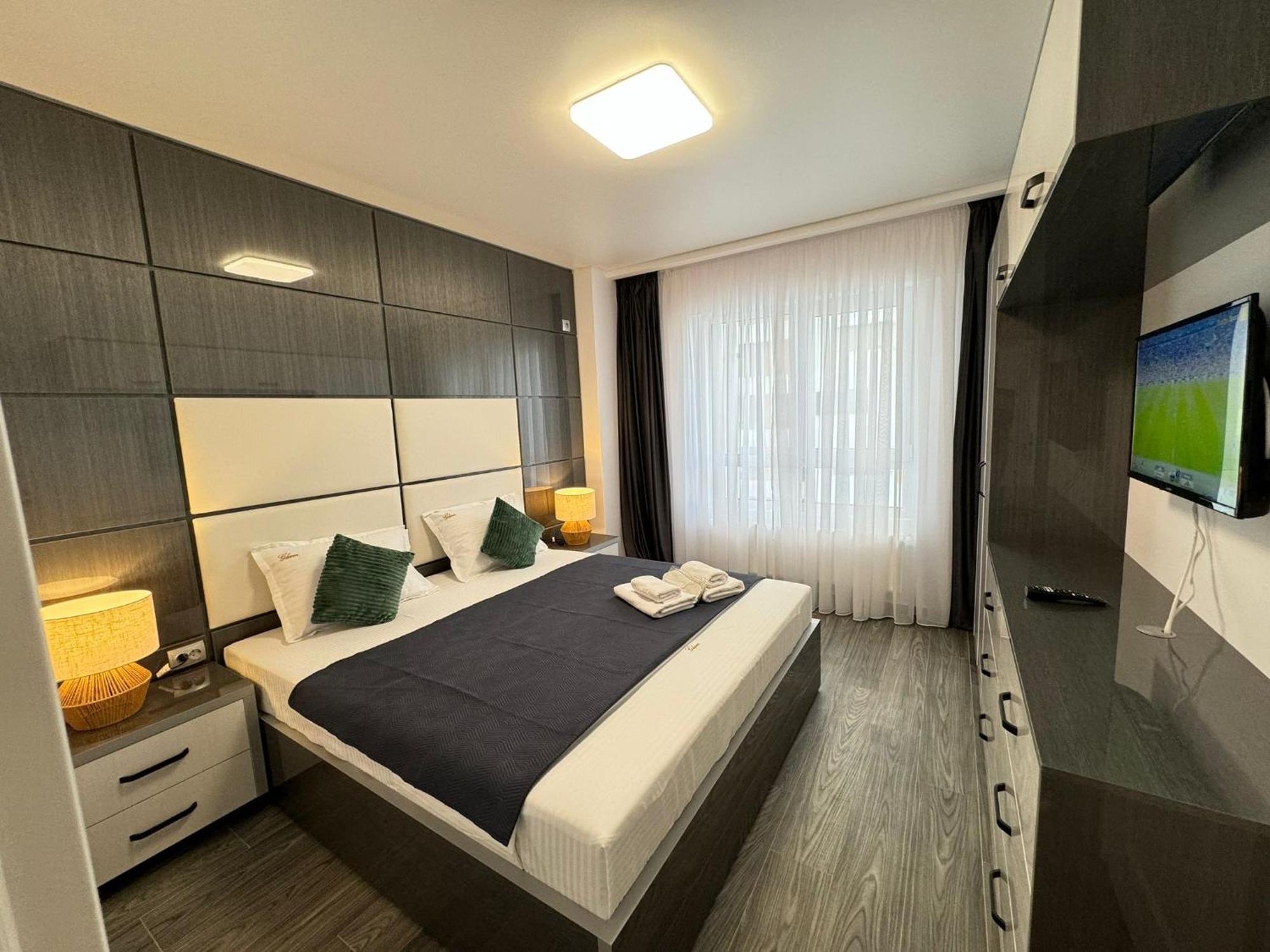 Luxury Glam Adress With Parking Apartment Bucharest
