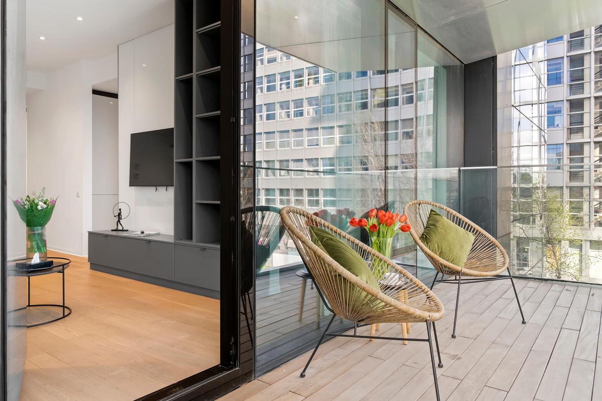 One Luxury Apartment *