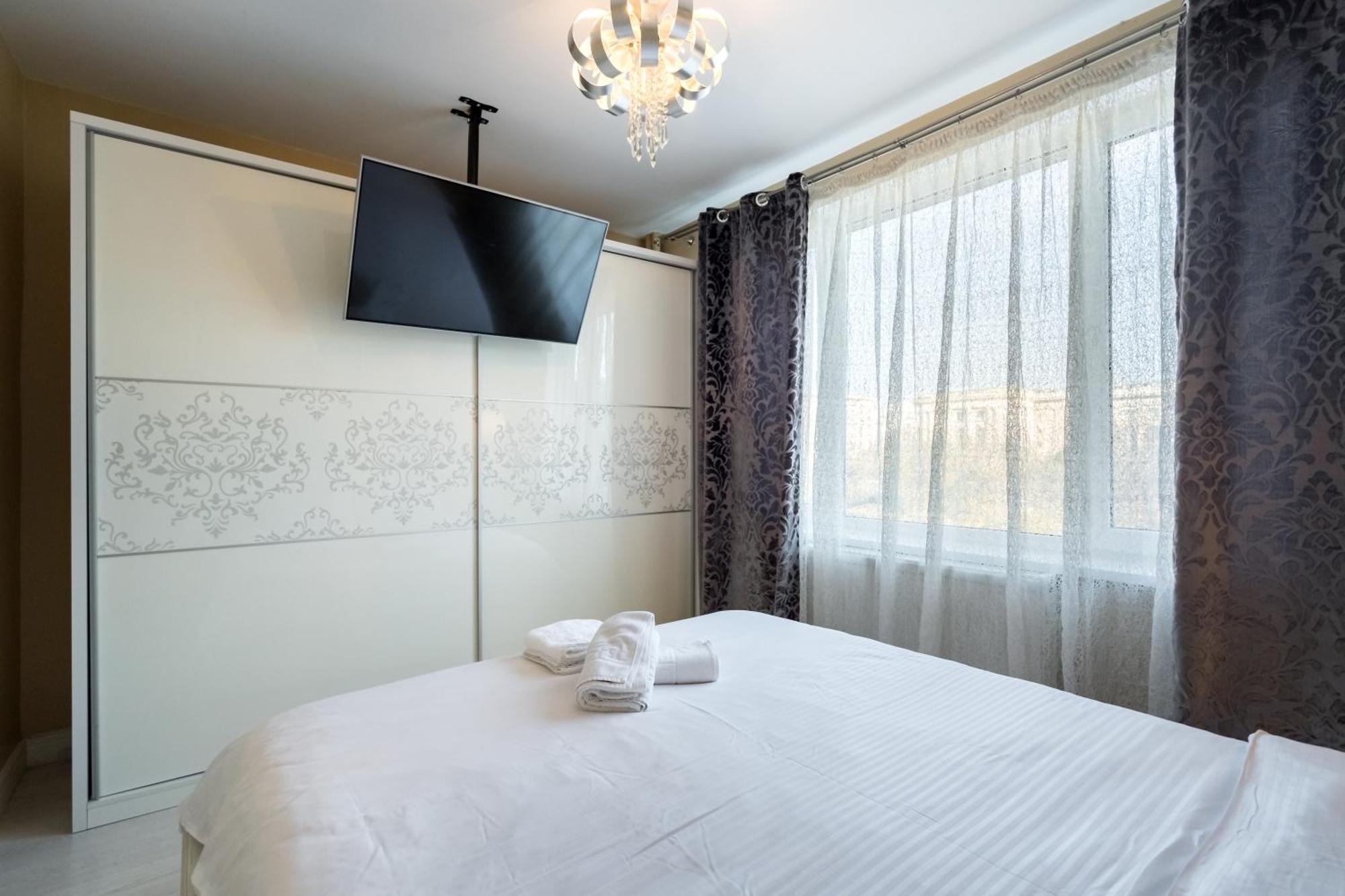 Location With Iconic View - Sala Palatului * Bucharest
