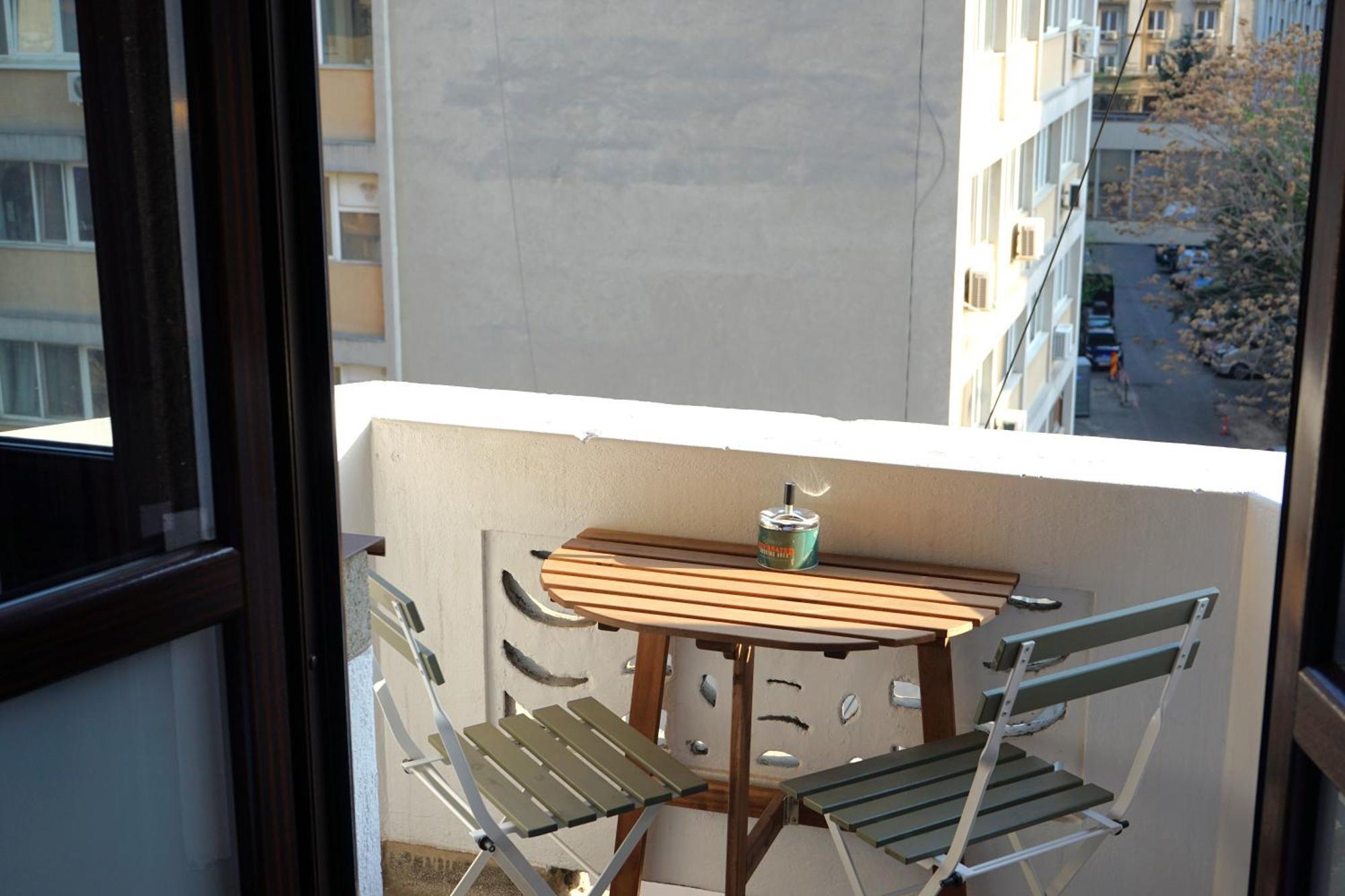Apartment Spacious 3br, 2bt With 5 Balconies *