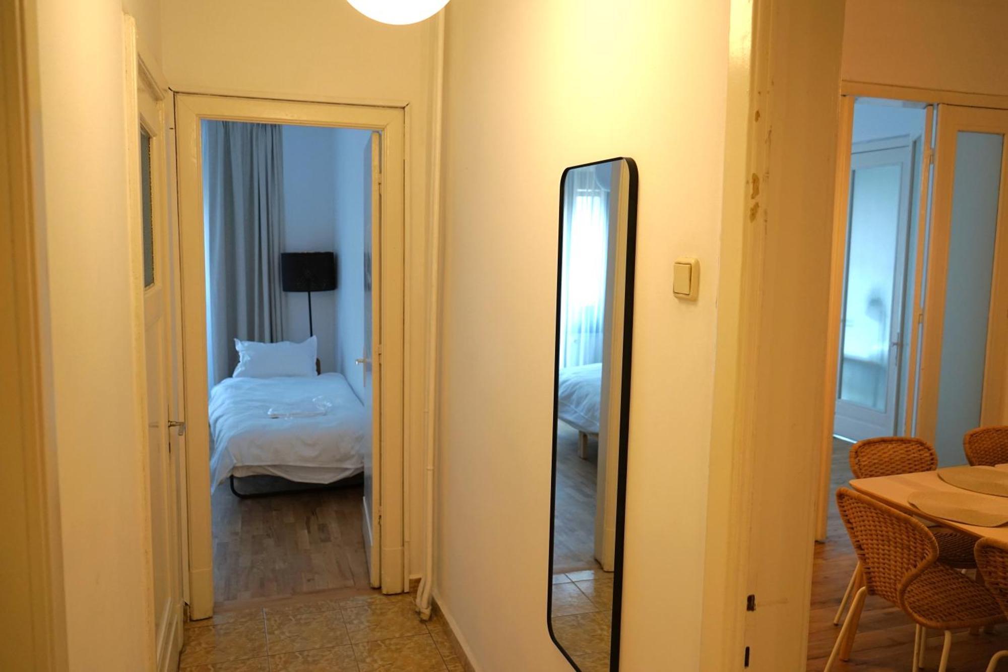Apartment Spacious 3br, 2bt With 5 Balconies *