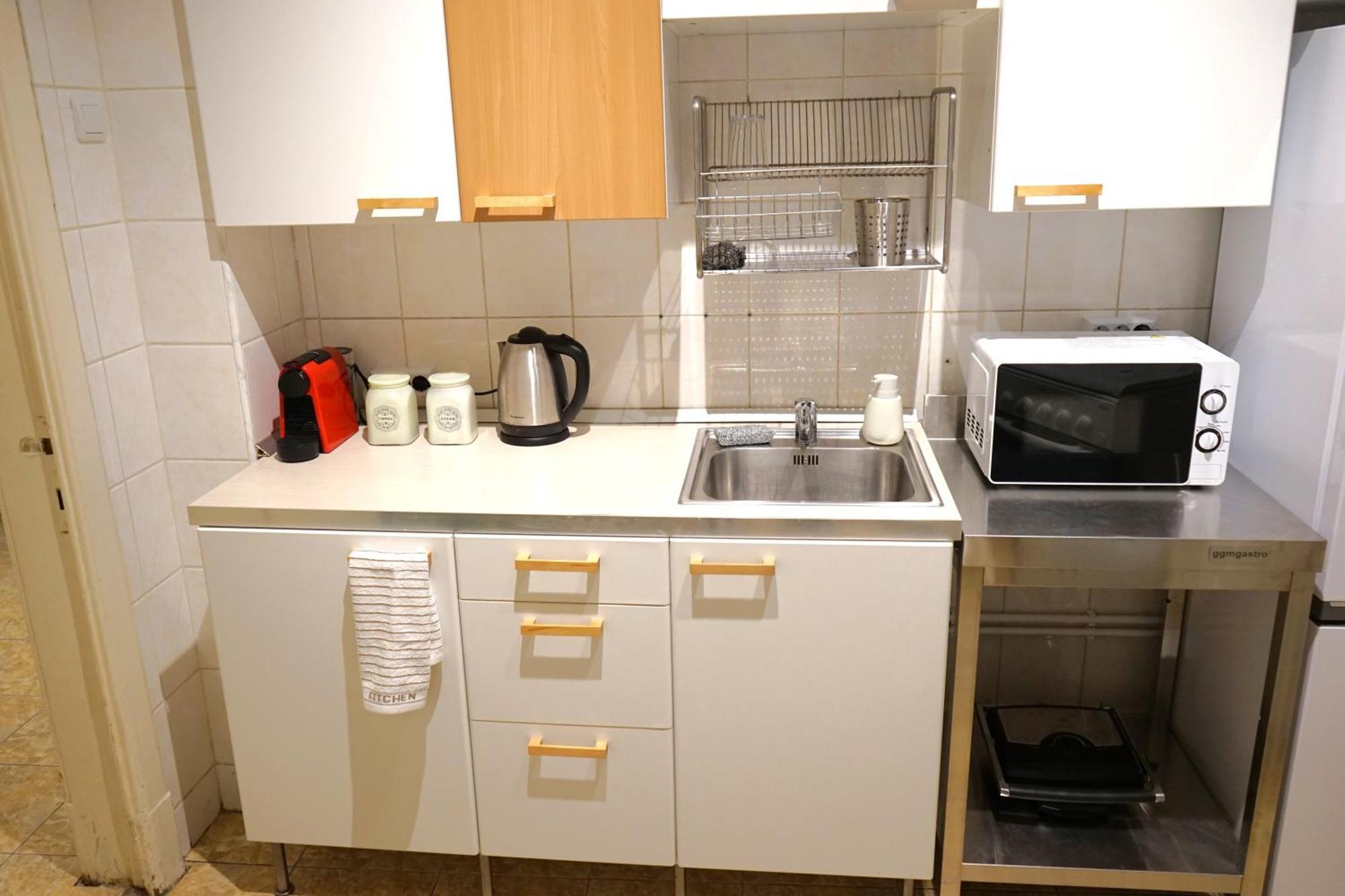 Spacious 3br, 2bt With 5 Balconies Apartment
