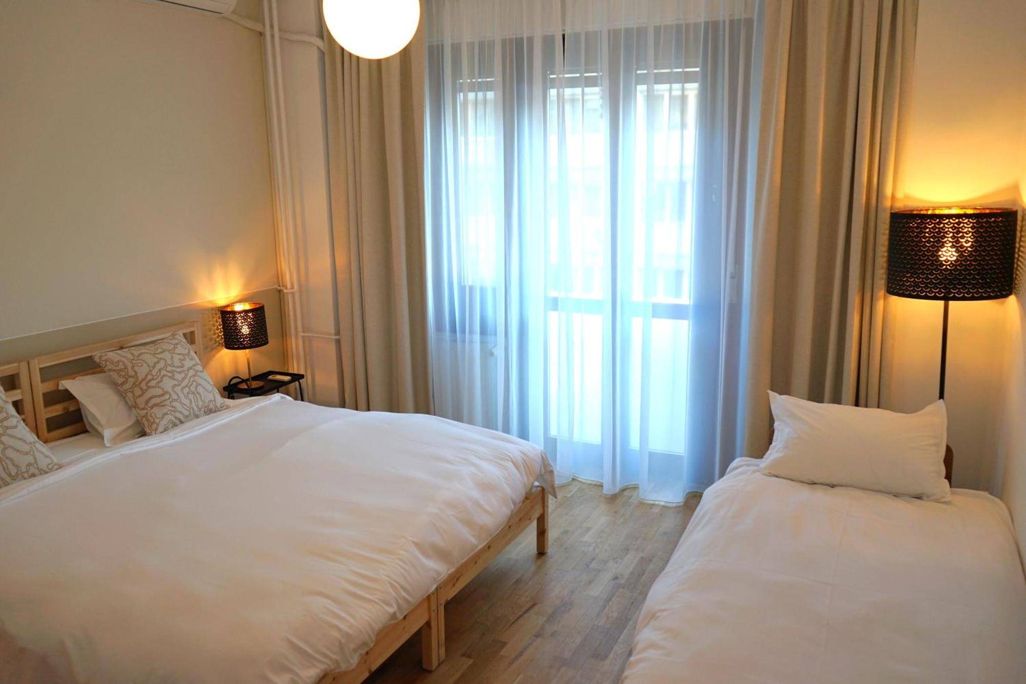 Apartment Spacious 3br, 2bt With 5 Balconies *