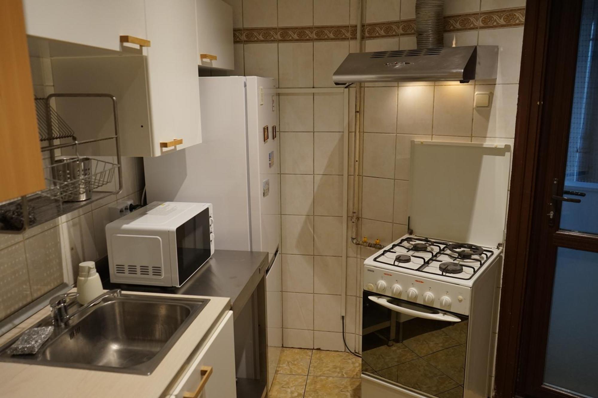 Apartment Spacious 3br, 2bt With 5 Balconies *