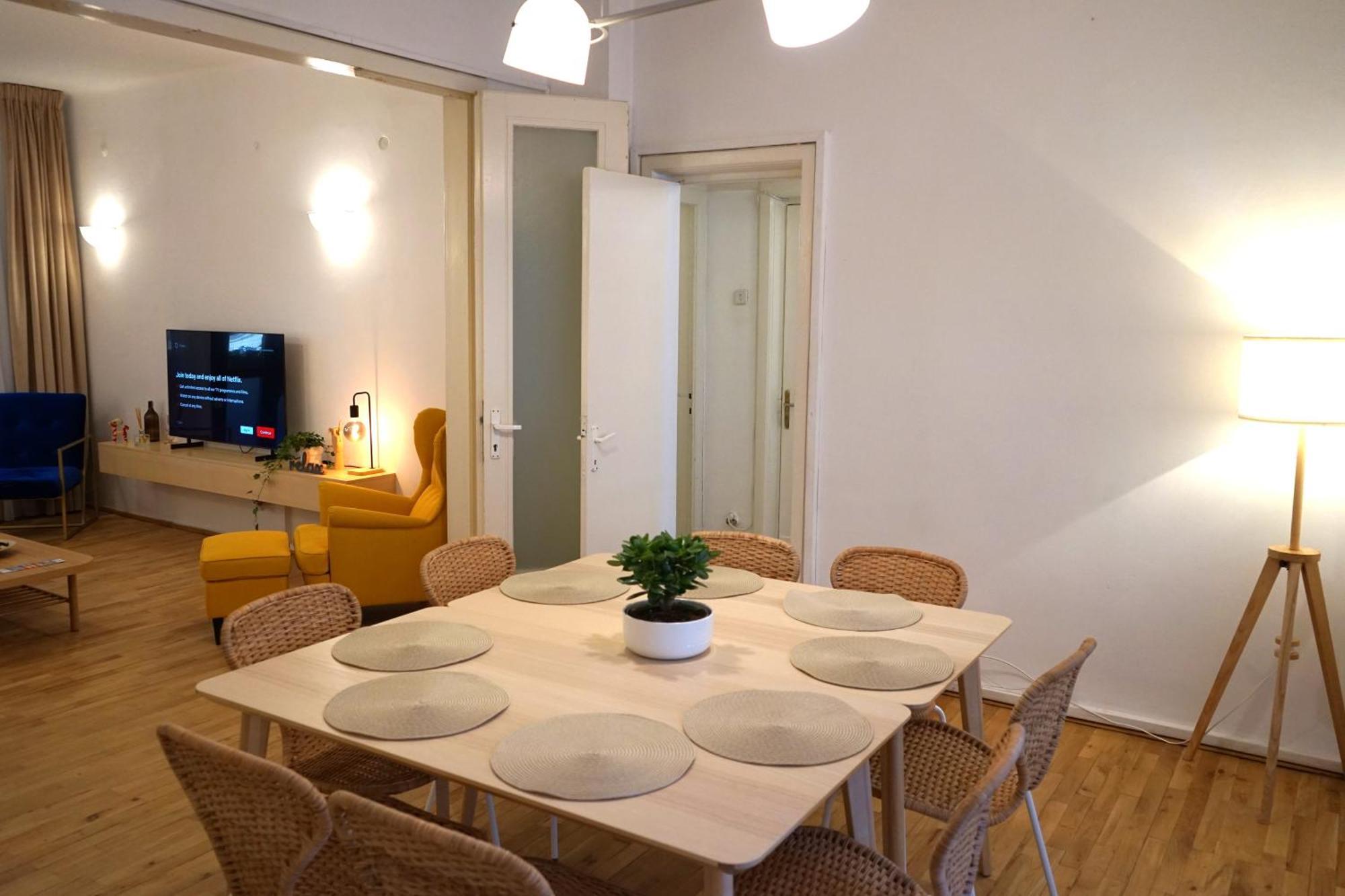 Spacious 3br, 2bt With 5 Balconies Apartment