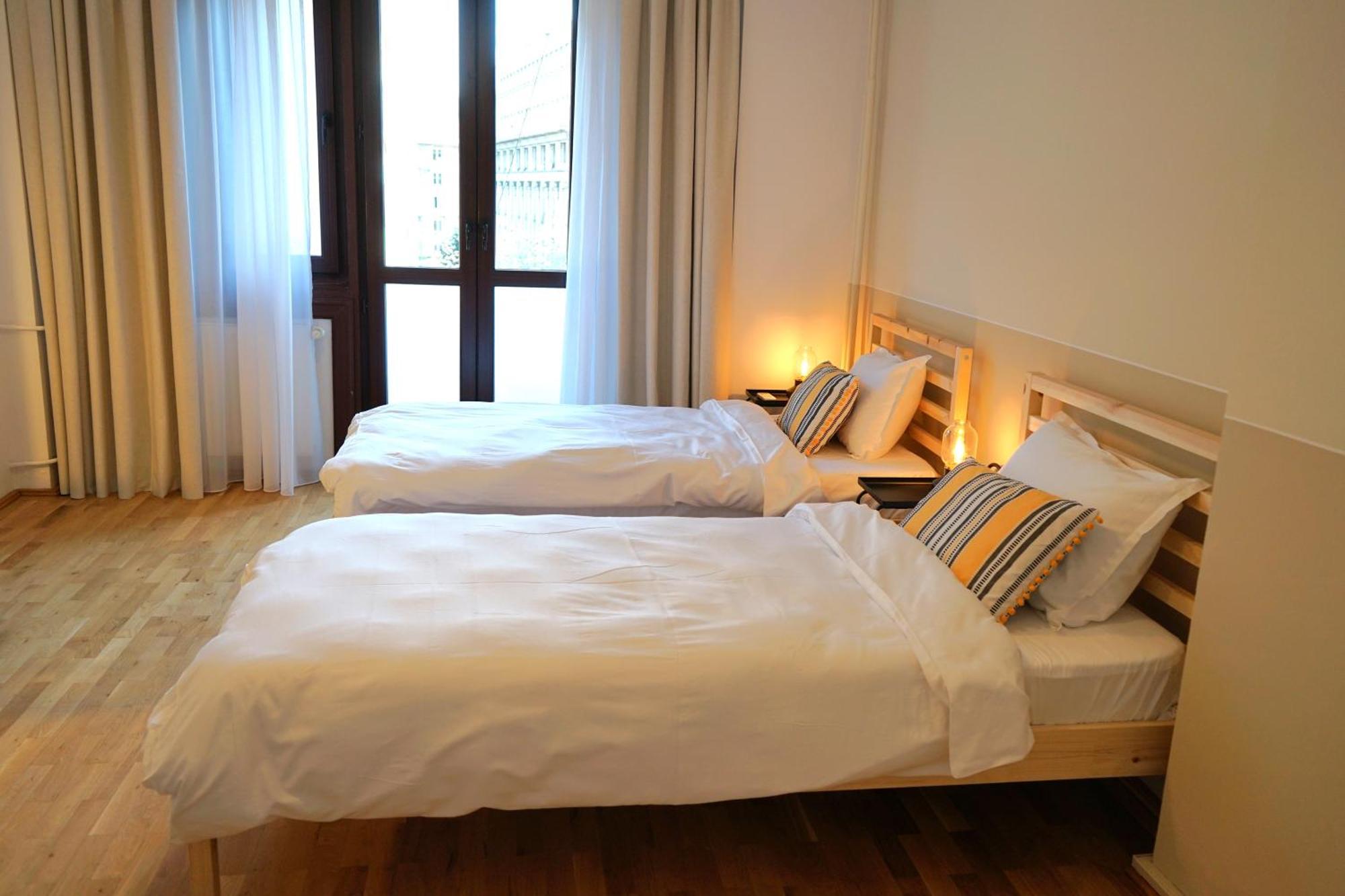 Spacious 3br, 2bt With 5 Balconies Apartment *