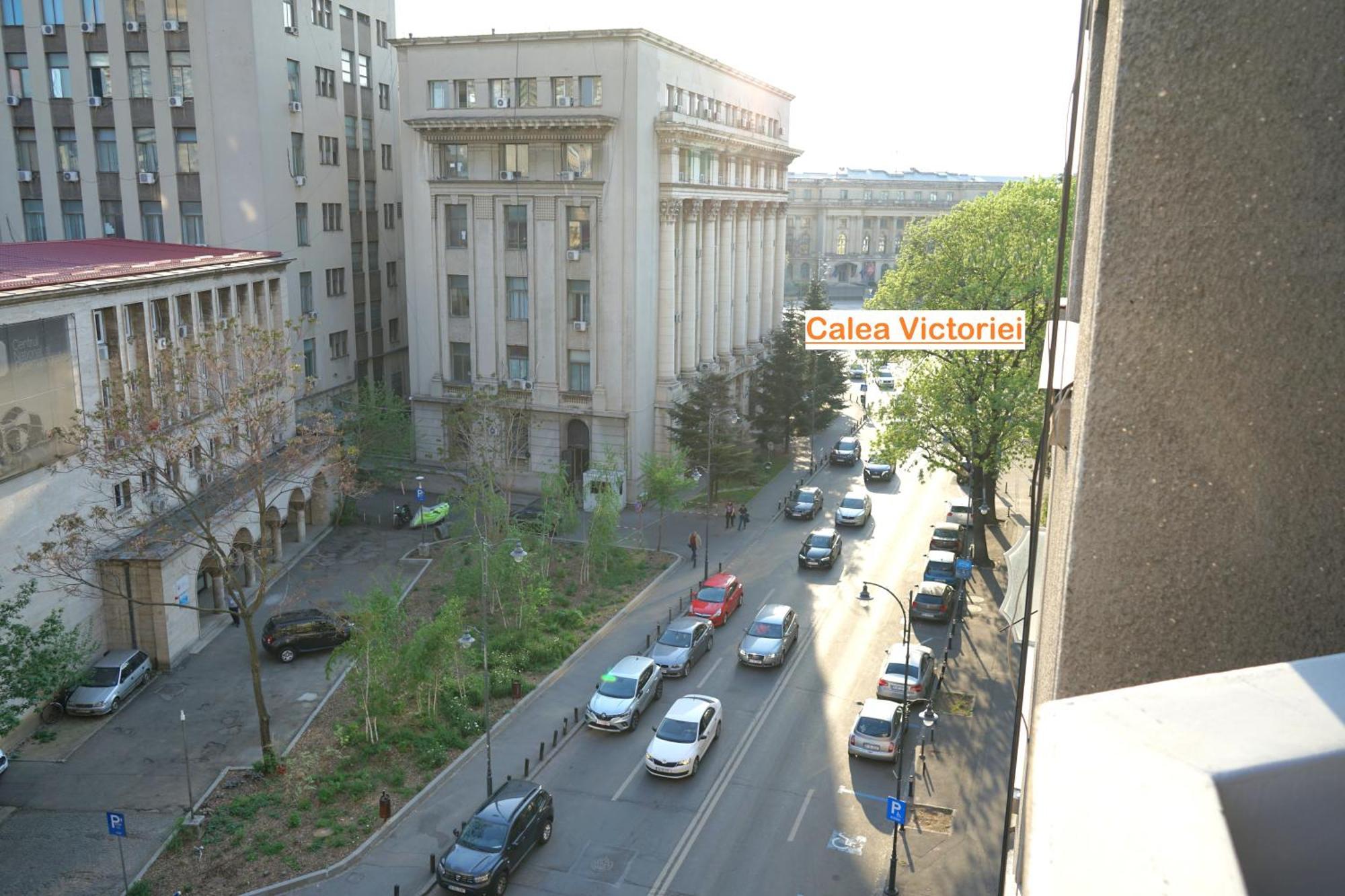 Apartment Spacious 3br, 2bt With 5 Balconies