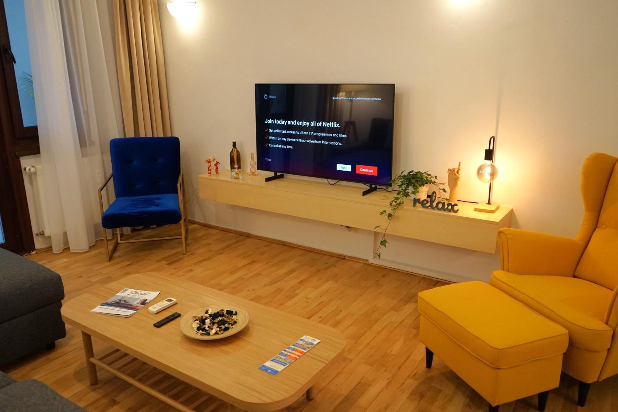 Apartment Spacious 3br, 2bt With 5 Balconies *