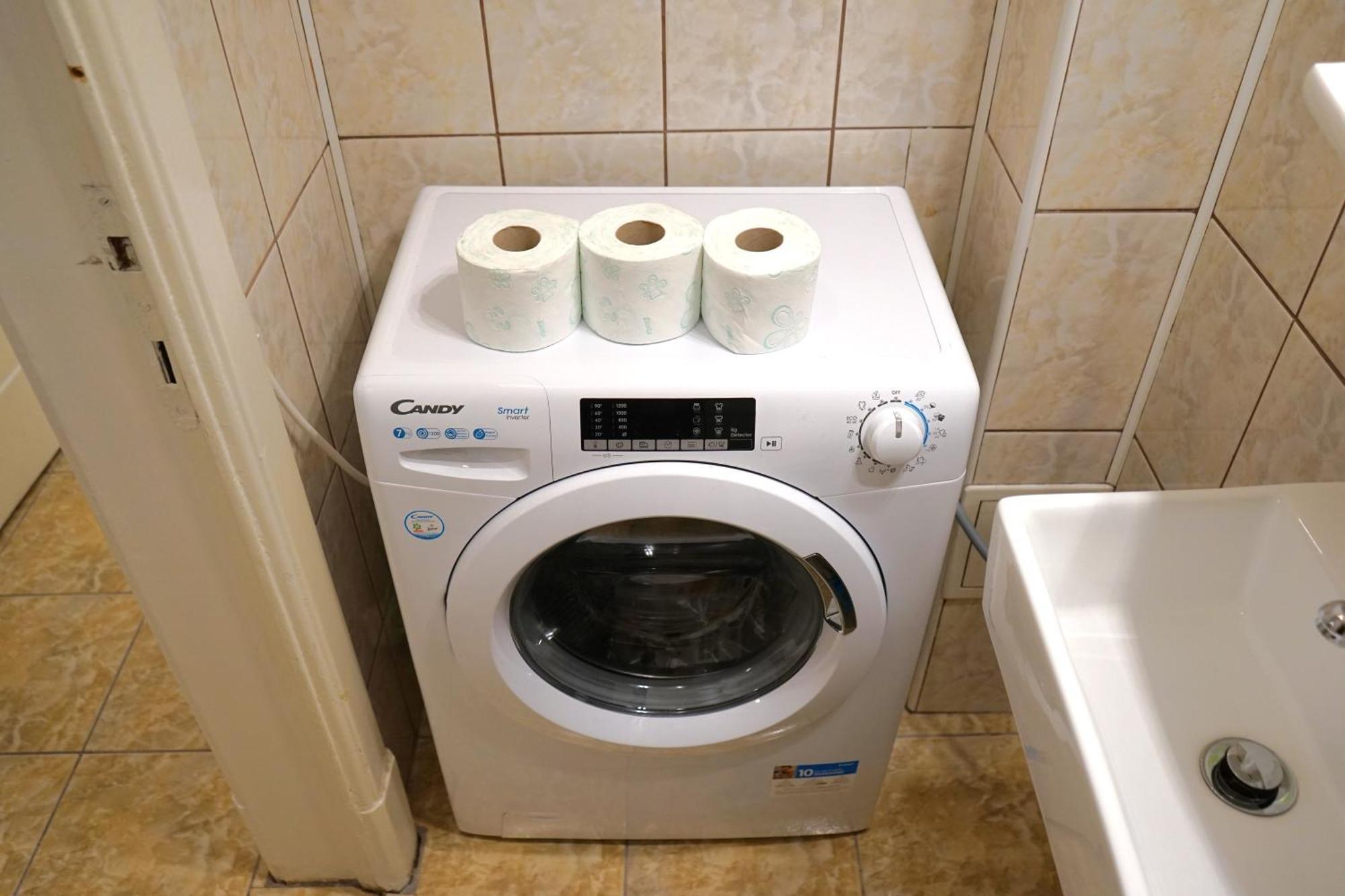 Spacious 3br, 2bt With 5 Balconies Apartment *