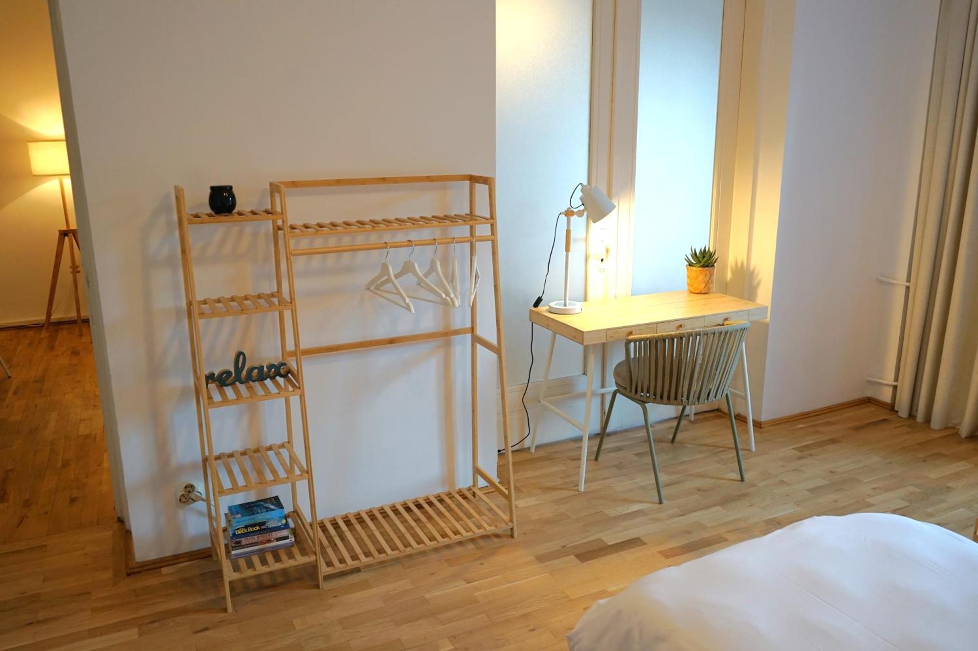 Spacious 3br, 2bt With 5 Balconies *
