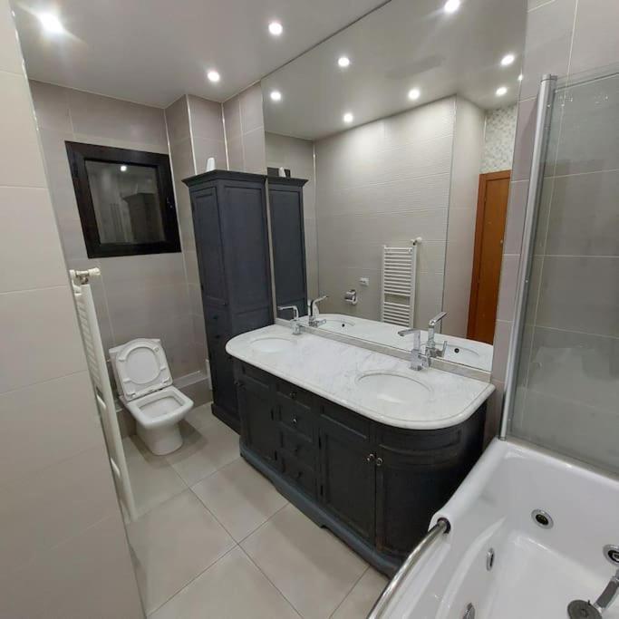 Apartment Prime 2bdr At Arc De Triumph Bucharest