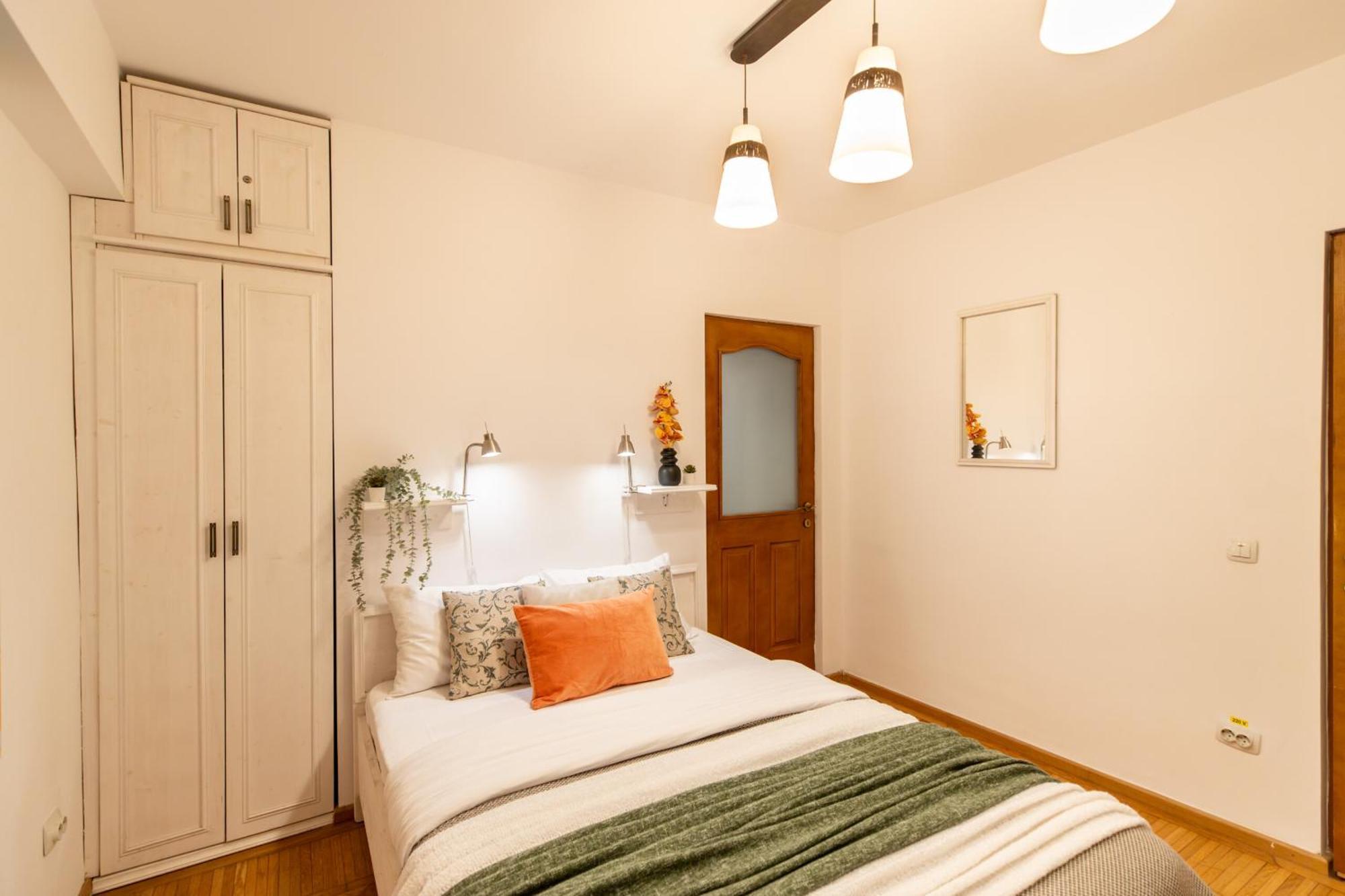 2br At Piata Natiunilor Unite: Perfect For Center