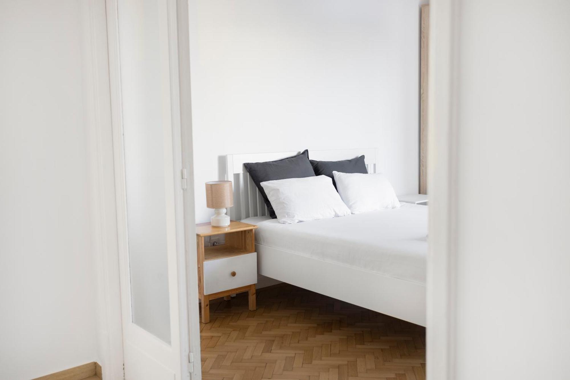 Your Deluxe In Center Apartment